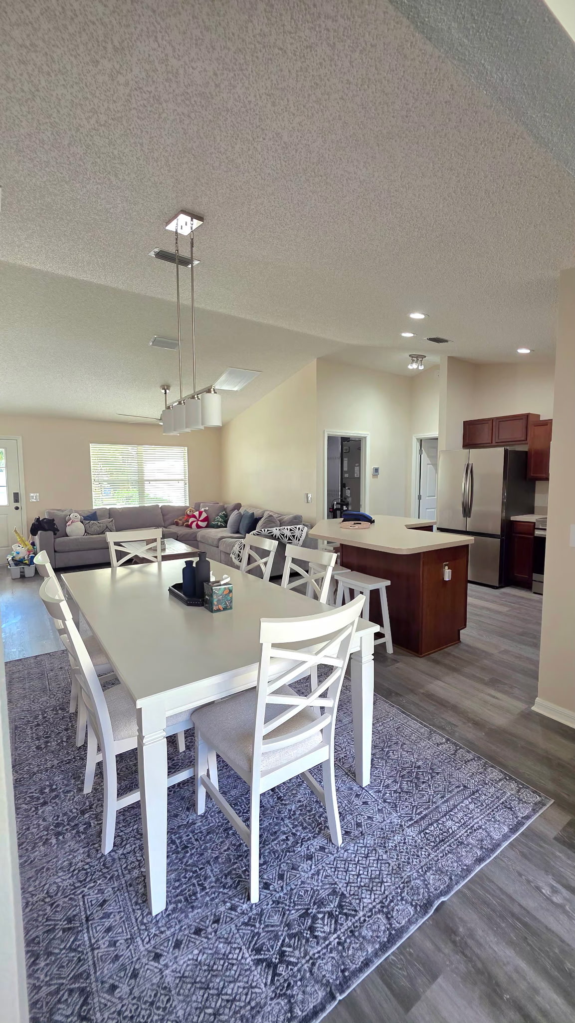 Clean open floor plan home in Ocala