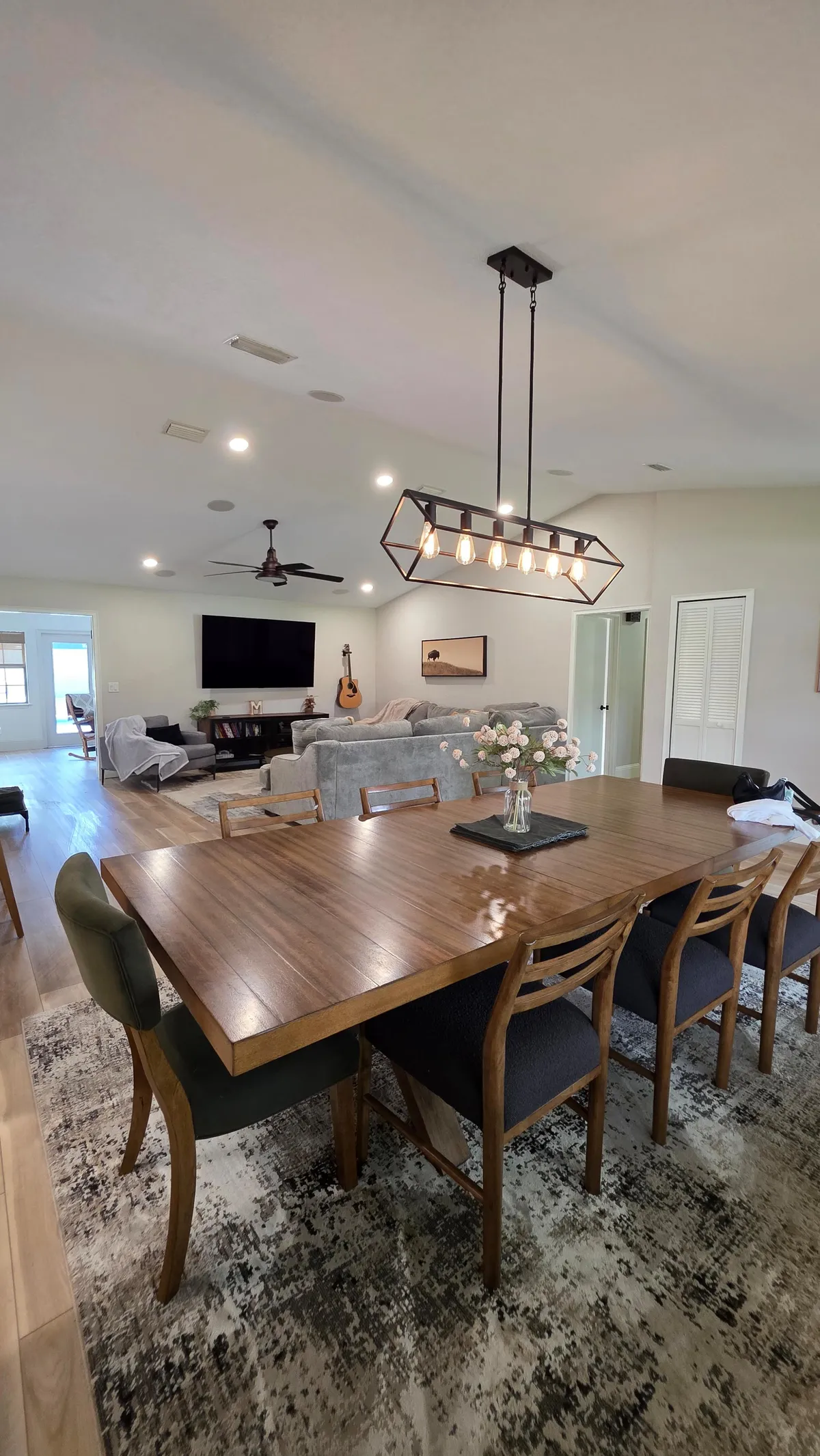 Dining room after house cleaning in Ocala home