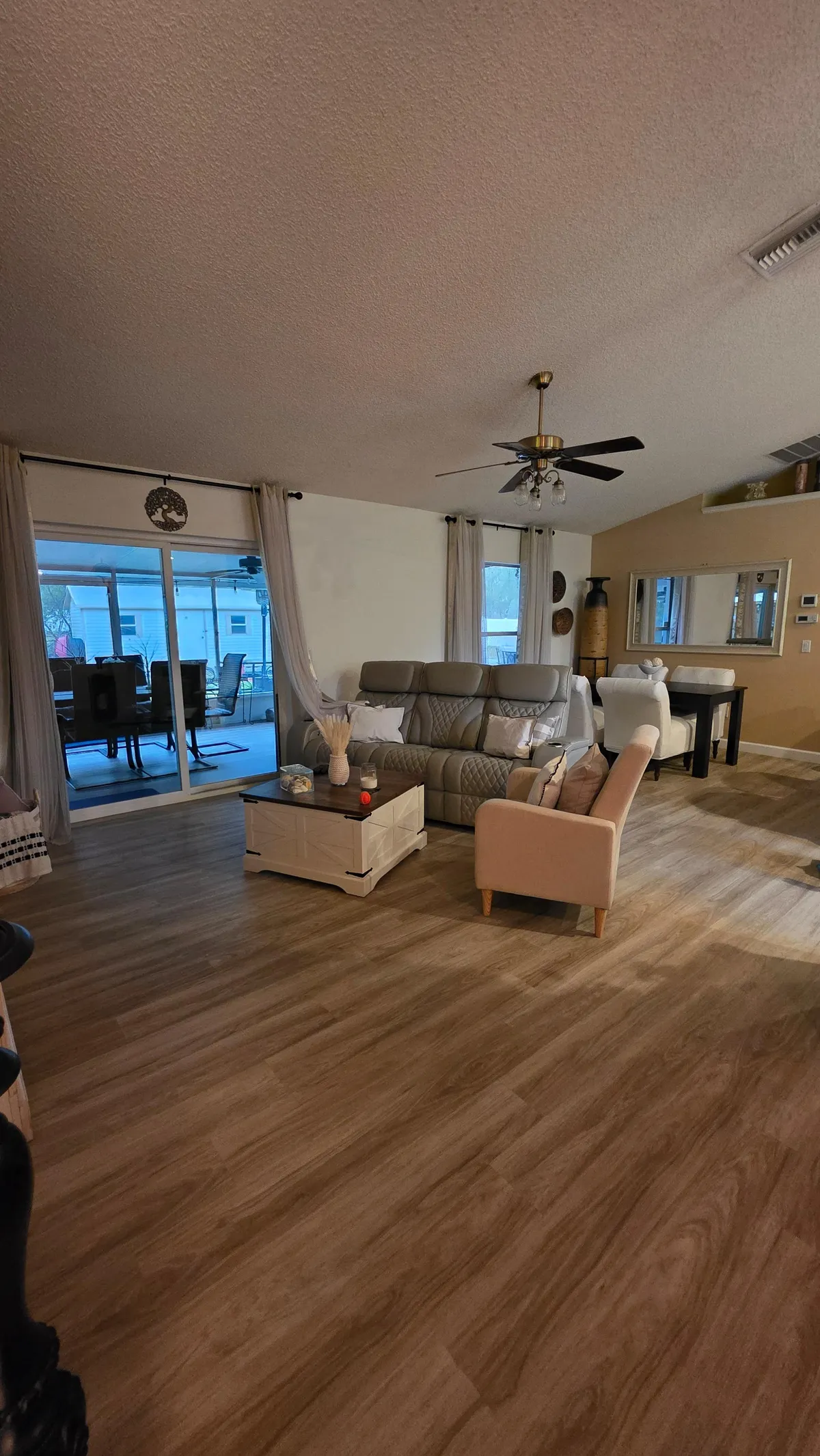 Family room after house cleaning in Marion County